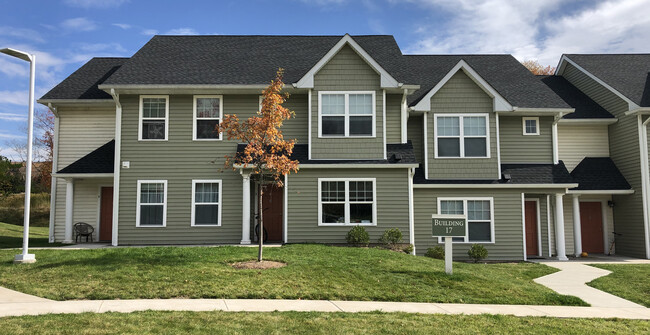 Primary Photo - Hemlock Ridge Apartments