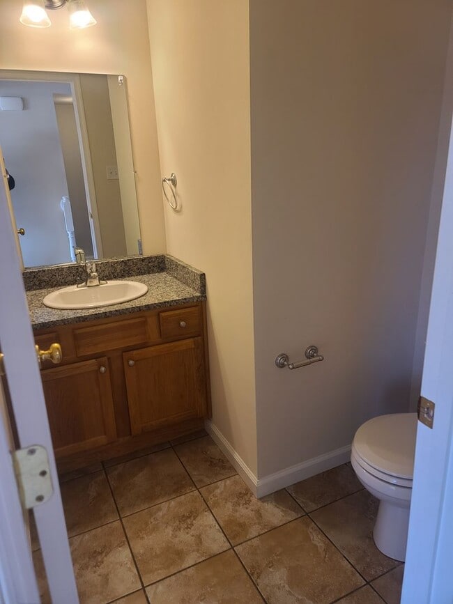 Building Photo - 3 Bedroom 2 1/2 bath ** End Unit** Townhome for Rent in Waynesboro