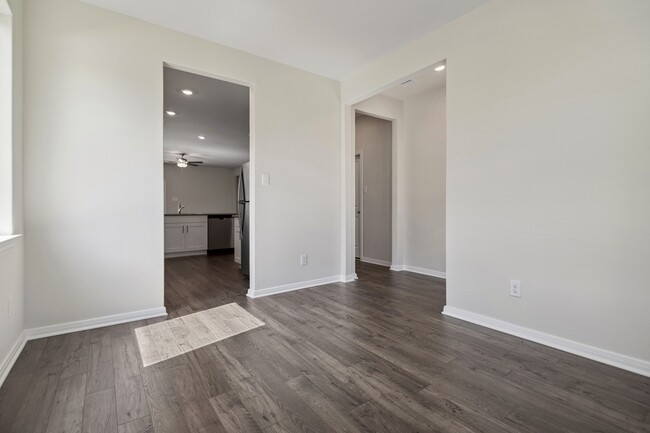 Building Photo - 15463 Maple Ter Dr
