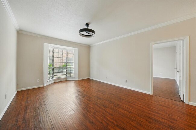 Building Photo - 2255 Braeswood Park Dr