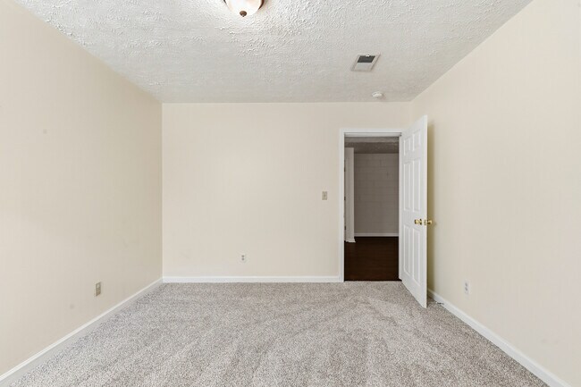Building Photo - 1690 River Bend Rd