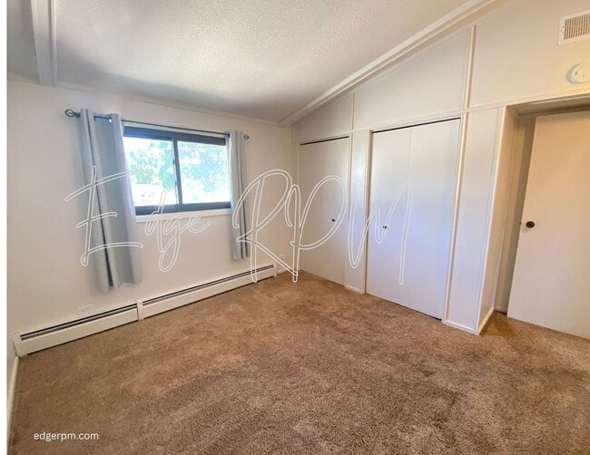 Building Photo - For Rent: Updated 2 Bedroom, 1.5 Bath Town...