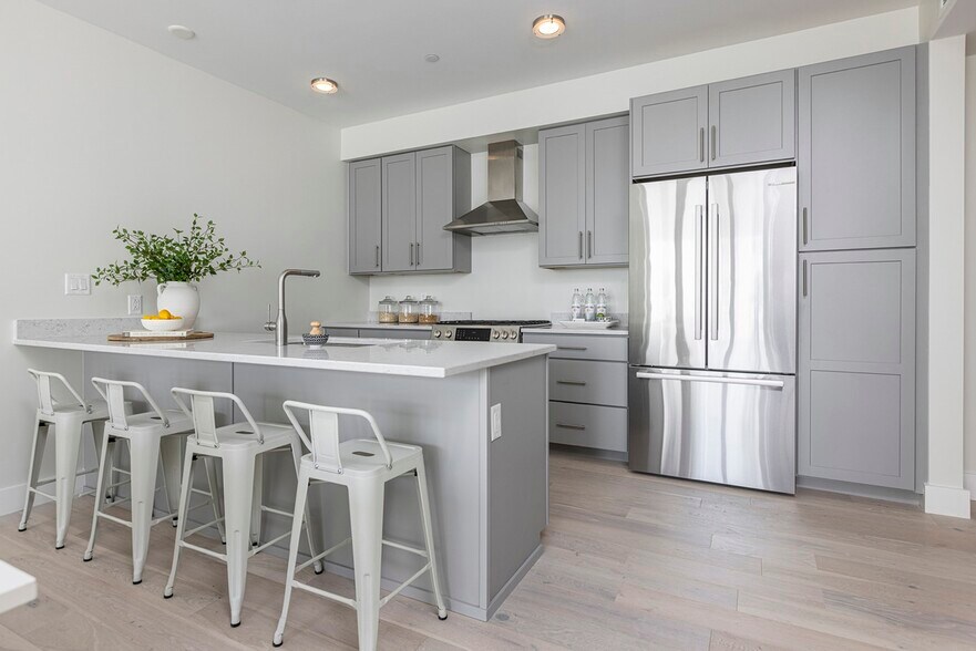 Kitchen - 383 Commercial St