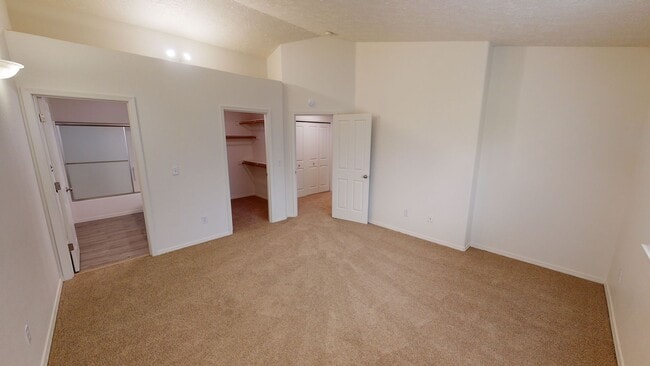 Building Photo - Two Level End Town Home  in Cascadia Villa...