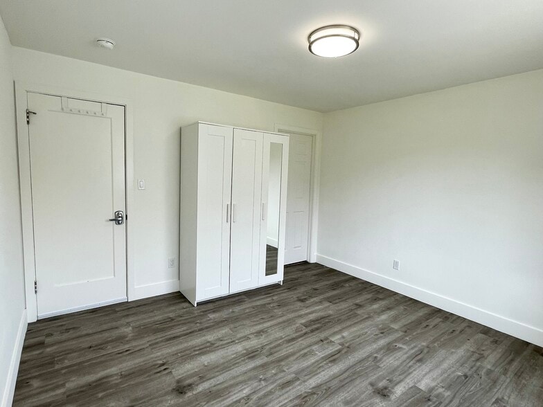 Building Photo - 732 16th Ave