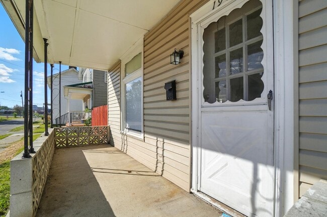 Building Photo - 191 Elmwood Ave