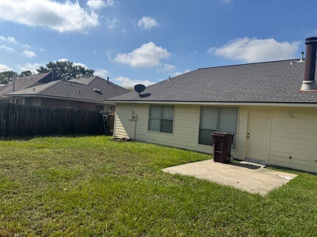 Building Photo - 11922 Sulphur Springs Dr