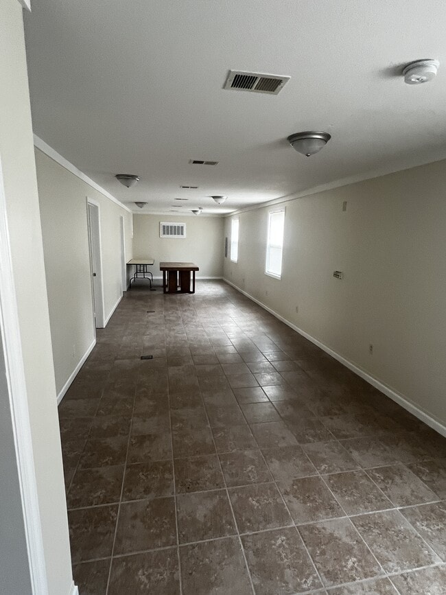 Building Photo - 551 N Lee Ave