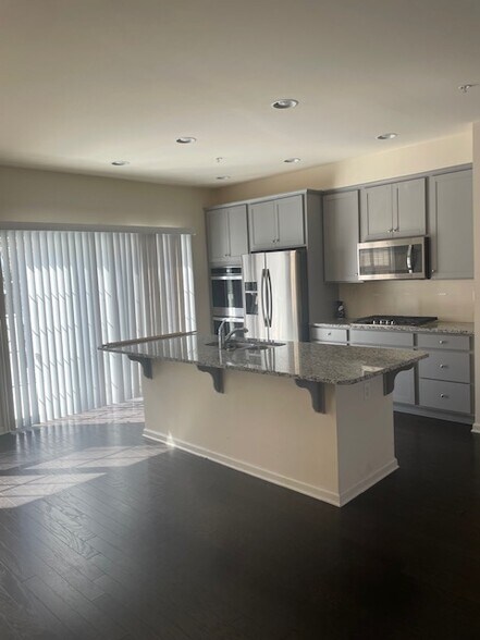 Building Photo - 112 Graystone Dr