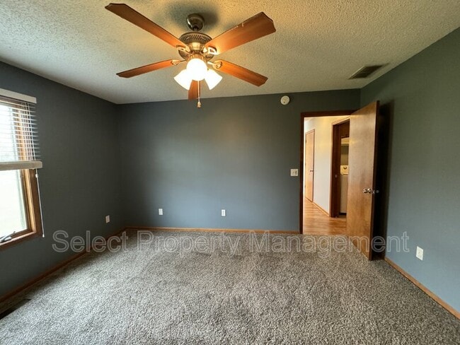 Building Photo - 627 Benderlock Way