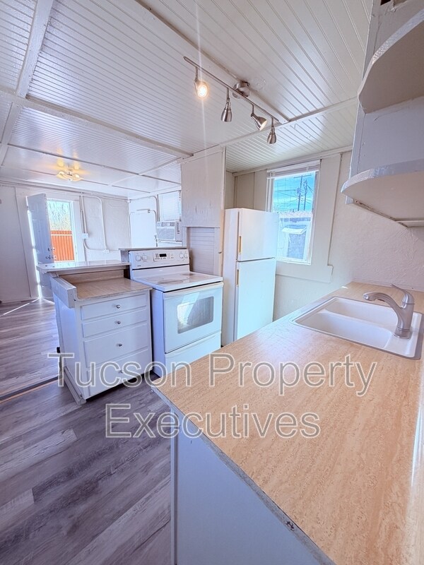 Building Photo - 234 E 32nd St