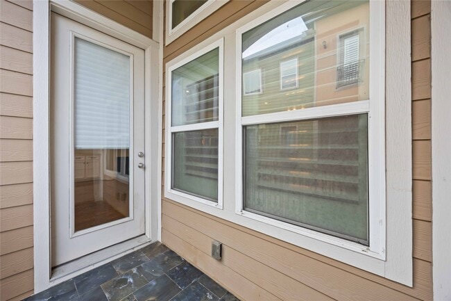 Building Photo - 609 Rutland St