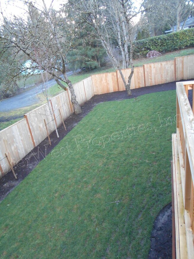 Building Photo - 3+ BED 2.5BA TIGARD HOME WITH DEN, SOAKER ...