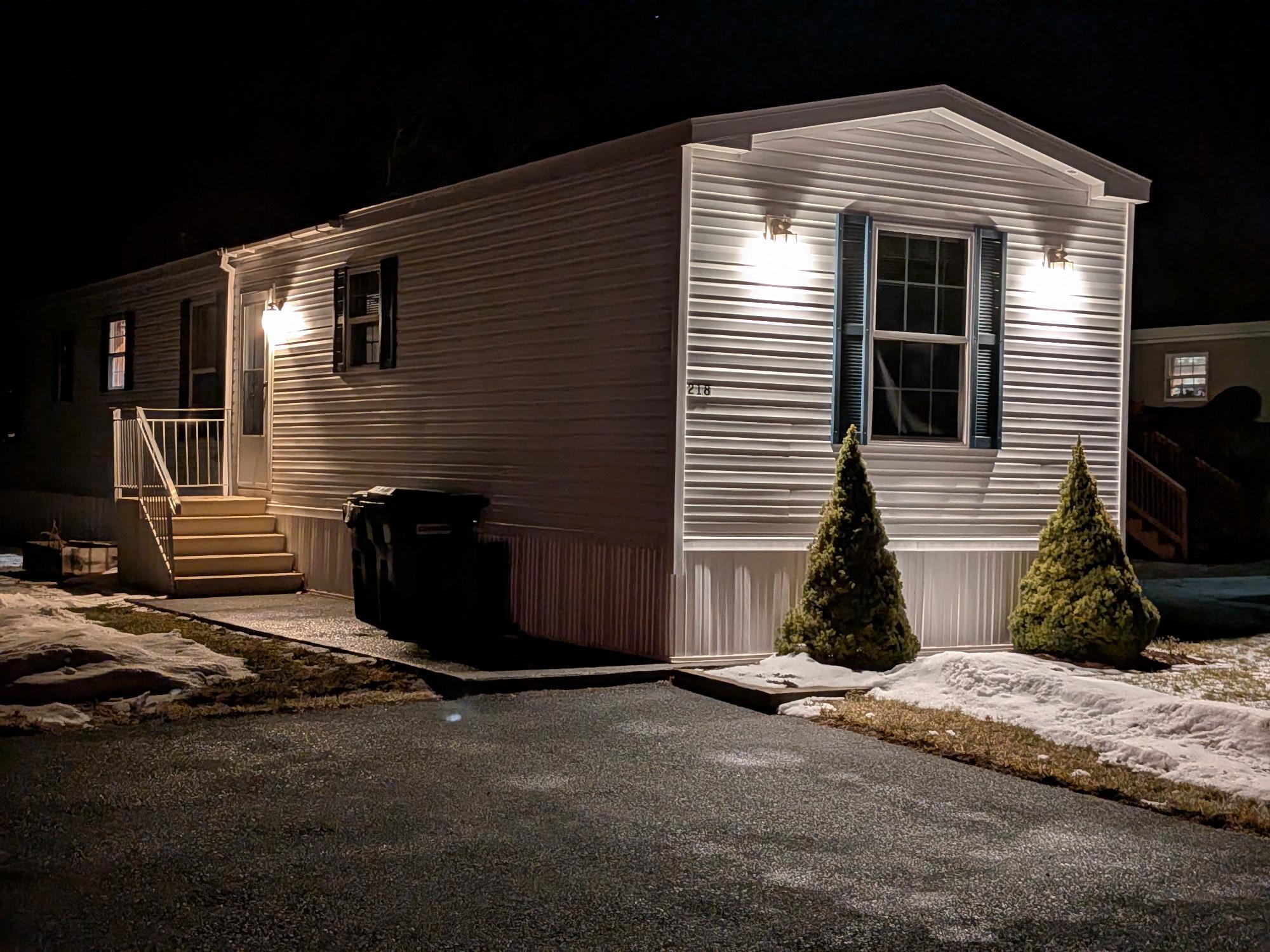 Building Photo - 218 Abbott St