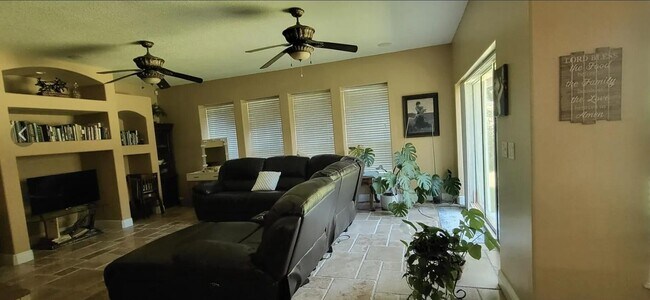Building Photo - 6548 Tidewater Dr