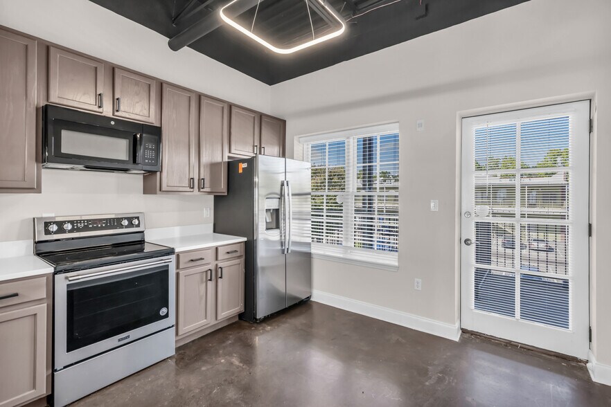 Building Photo - The Lofts in Town Square