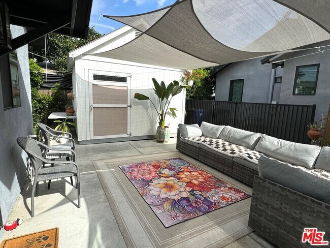 Building Photo - 2241 1/2 Harwood St