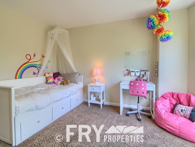 Building Photo - Multi-Level Townhome in the Heart of Belmar