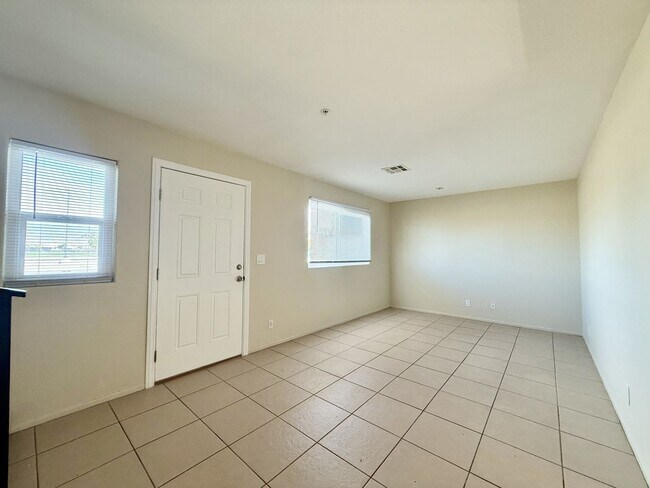 Building Photo - RECENTLY RENOVATED! 3 Bedroom 1 Bathroom Apartment in Indio, CA