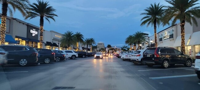 Building Photo - 2463 Centergate Dr