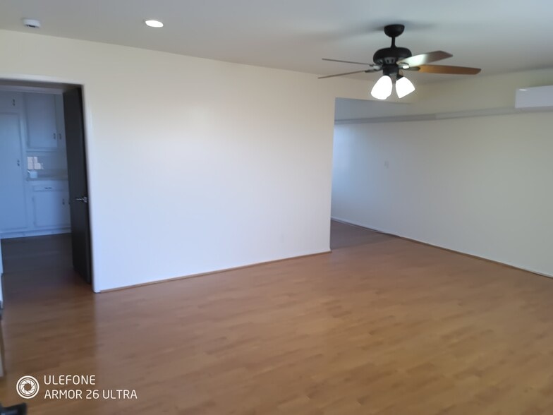 Building Photo - 4256 Walnut St