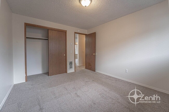 Building Photo - 3018 NE 78th Ave