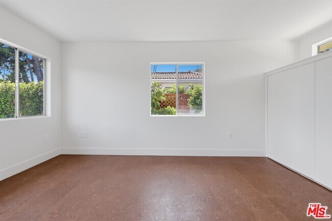 Building Photo - 444 S Windsor Blvd