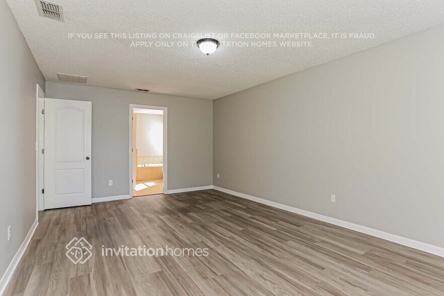 Building Photo - 10351 Lancashire Dr S