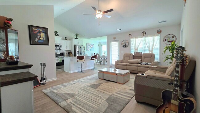 Building Photo - 506 Woodside Dr