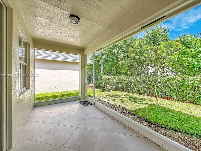 Building Photo - 1556 Winterberry Ln