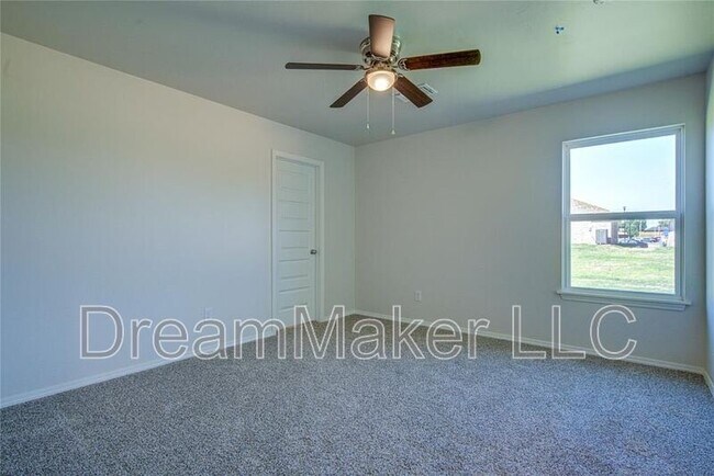 Building Photo - 2328 27th Ct