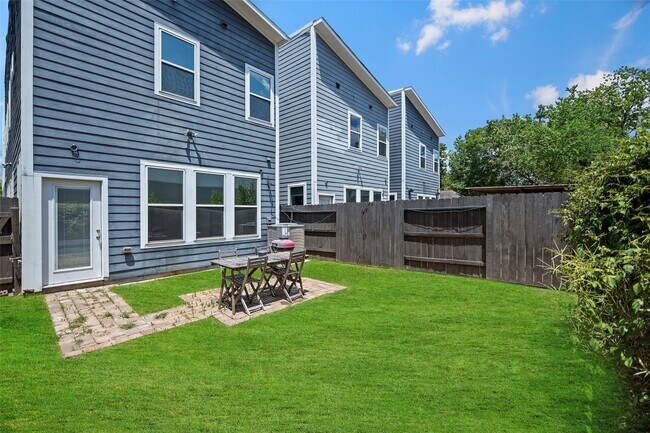 Building Photo - 6533 Castlebay Dr