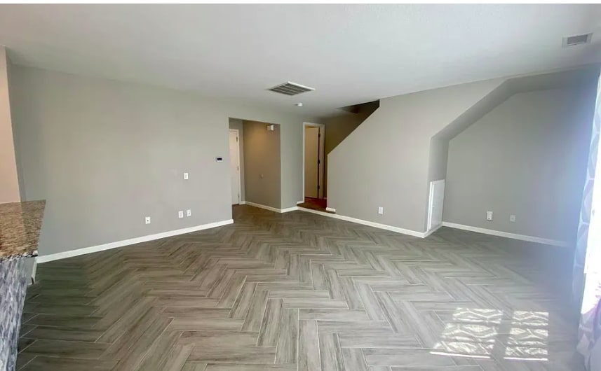 Building Photo - 482 E 77th Ave