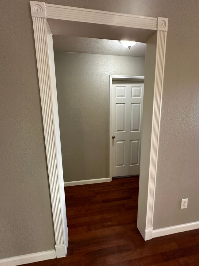 Building Photo - No Deposit