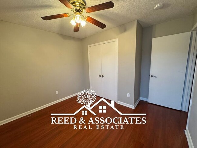 Building Photo - 3 Bedroom in Cordova Home!