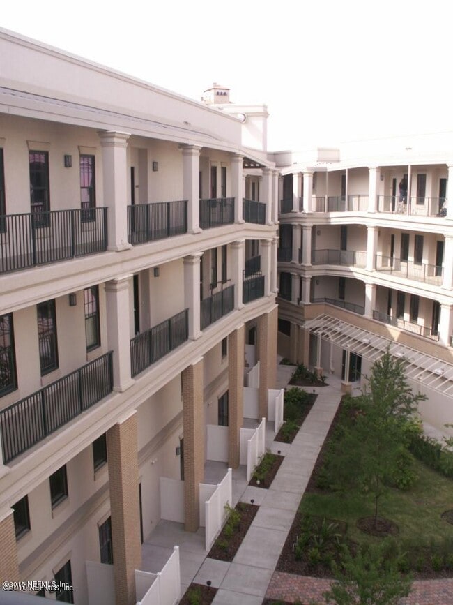 Building Photo - 1661 Riverside Ave