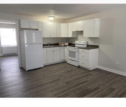 Building Photo - 45 W Main St