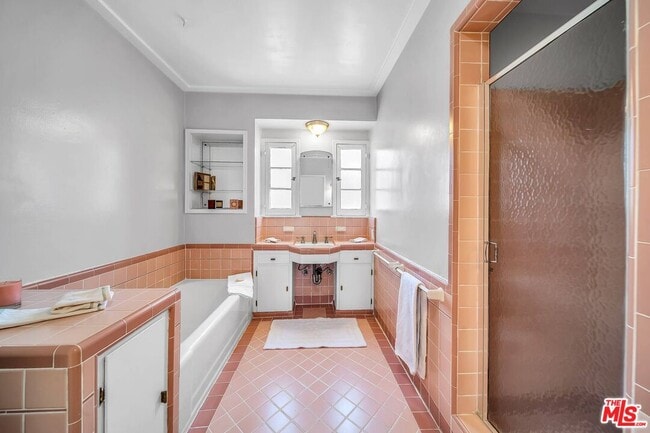 Building Photo - 1546 S Holt Ave