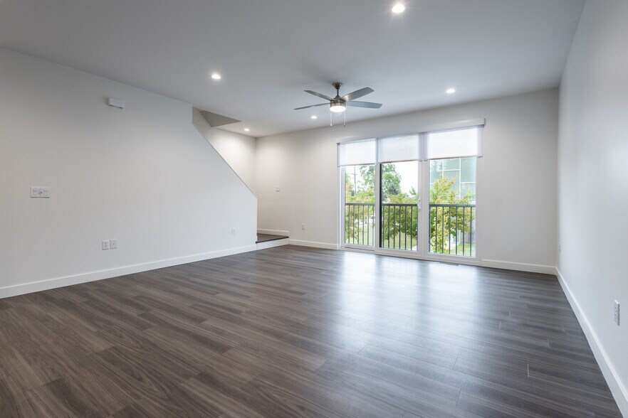 Building Photo - 850 7th St