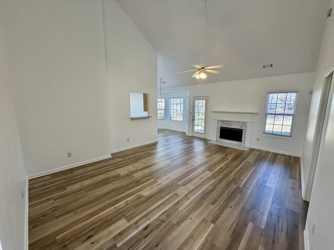 Building Photo - 204 Jessie Ct