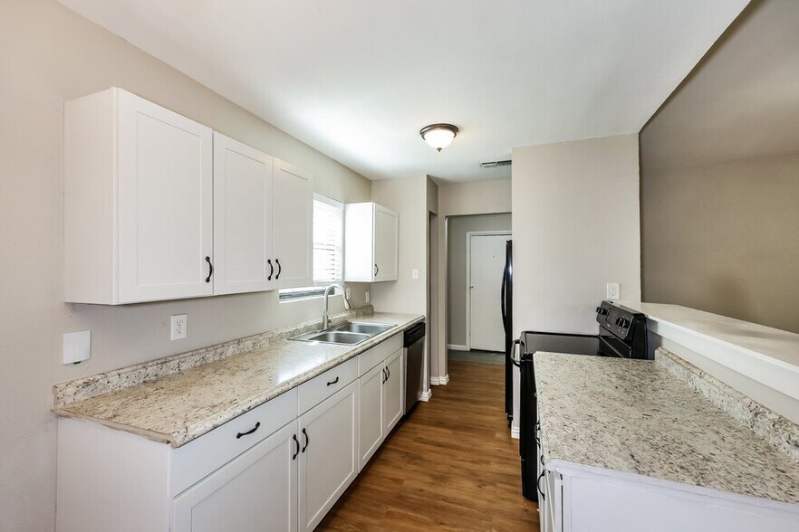 Building Photo - 1108 N Knowles Dr