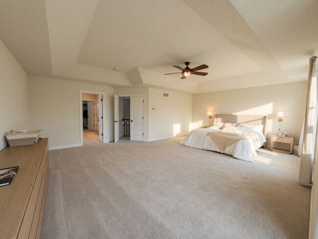 Building Photo - Beautiful 5bed 4bath Home, Nestled in a Prime Plymouth Neighborhood