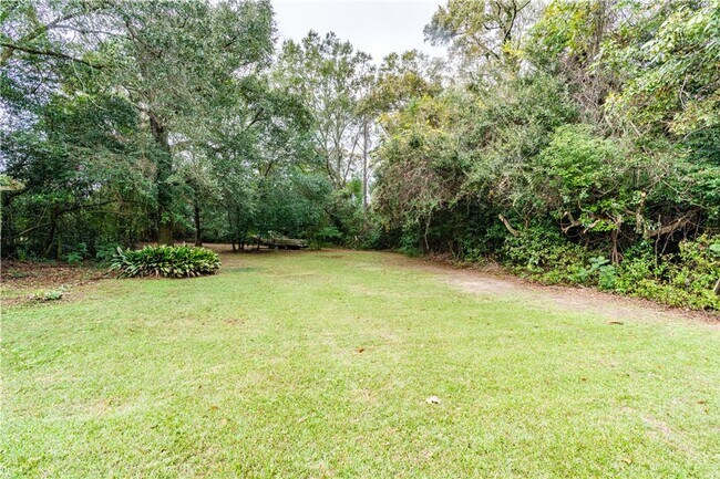 Building Photo - 3 Bedroom Home in Convenient Location