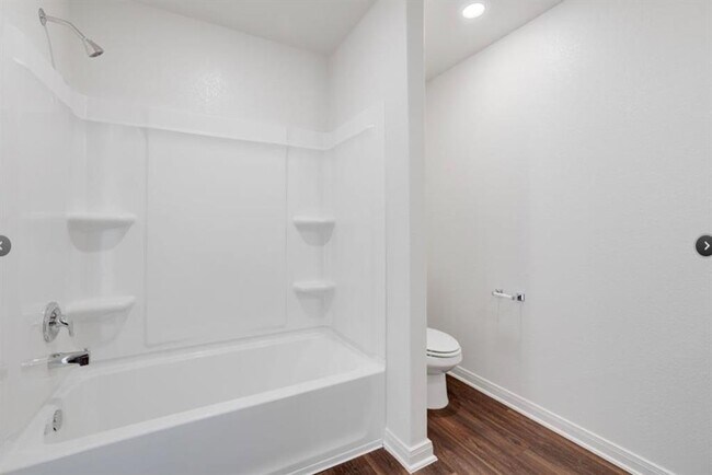 Building Photo - 301 Crescent Park Dr