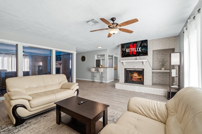 Building Photo - 9907 Towne Tower Ln