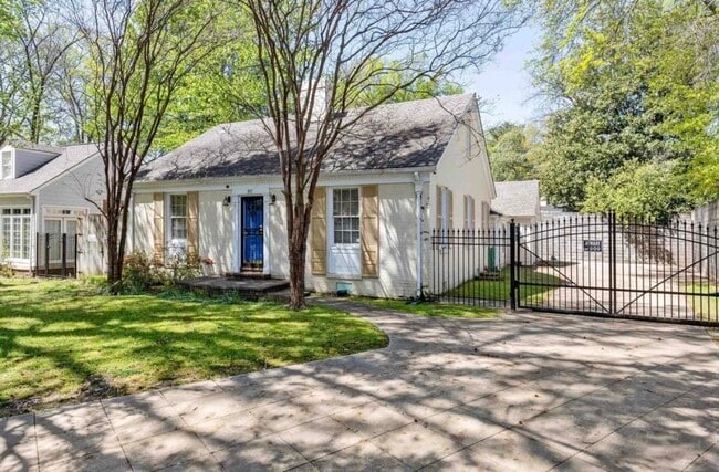 Building Photo - 817 Cypress Dr
