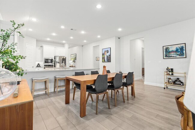 Building Photo - 1909 Sir Nathaniel Ln