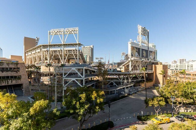 Building Photo - ***2 BED 2 BATH CONDO***PET-FRIENDLY***ASS...