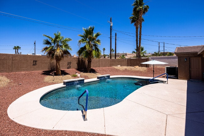 Building Photo - 3161 Newport Dr