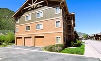 Building Photo - 646 Riverview Dr